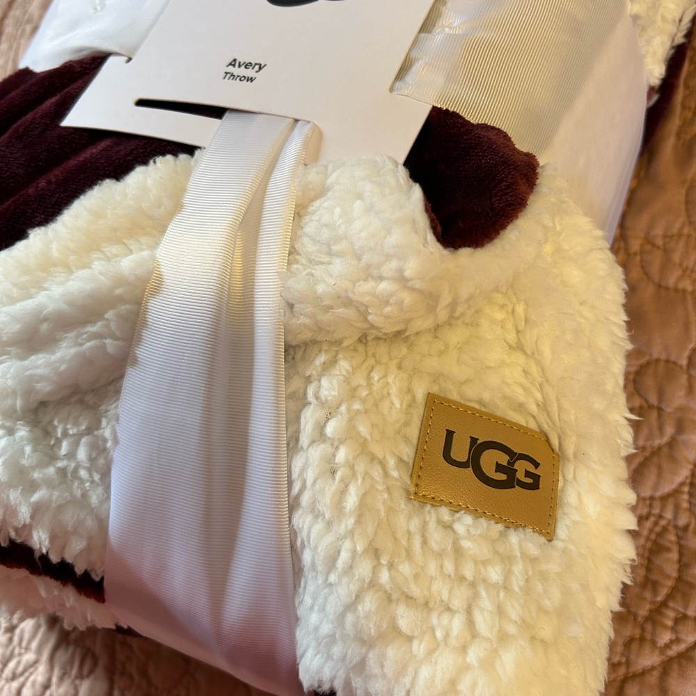 NWT UGG Avery Throw Wild Grape 50x70 - Picture 2 of 3